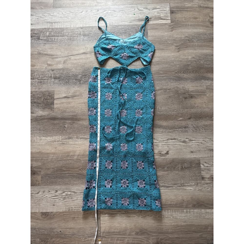 Lisa maree Crop top And Midi Skirt in Turquoise